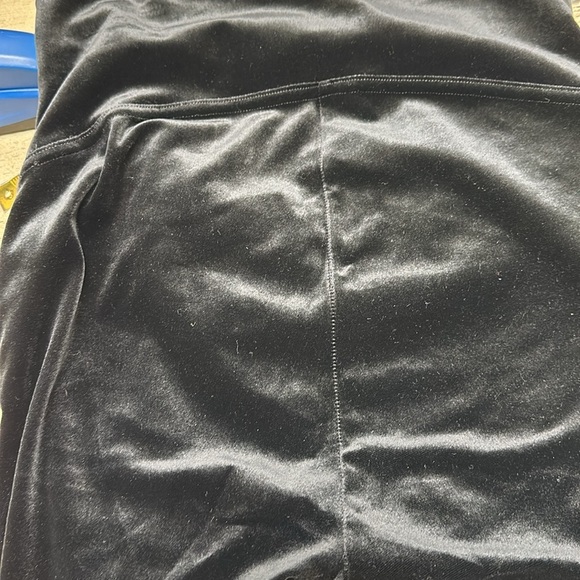 SPANX VELVET LEGGINGS SIZE MEDIUM - Picture 8 of 10